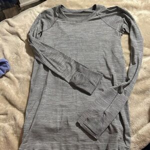 Lululemon Long Sleeve siwiftly
